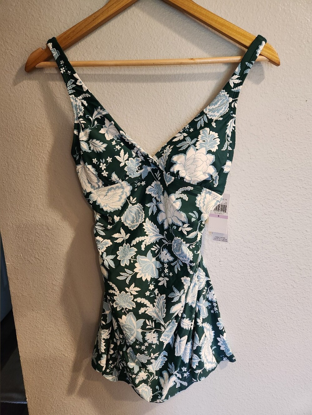 NWTs Jantzen Women's Size 6 One-Piece Swimsuit Swimdress Modest Summer